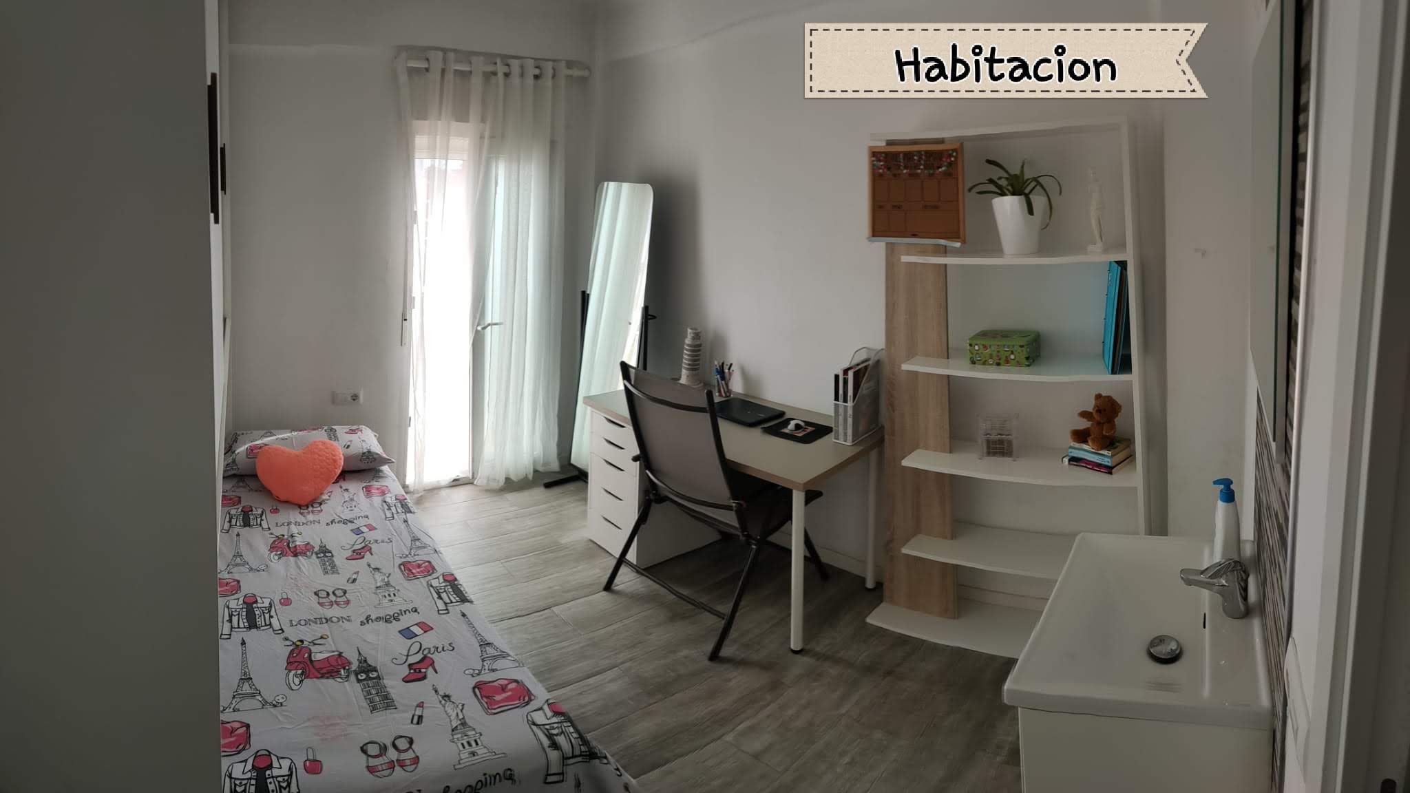 Estupenda habitación con balcón a calle en piso de 4 habitaciones, Sant Martí